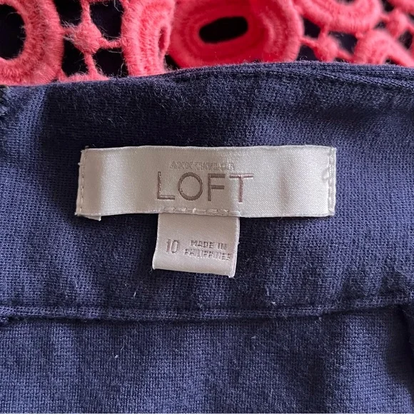•LOFT• Crochet Lace Skirt In Navy and Salmon - Size 10 - Picture 2 of 7